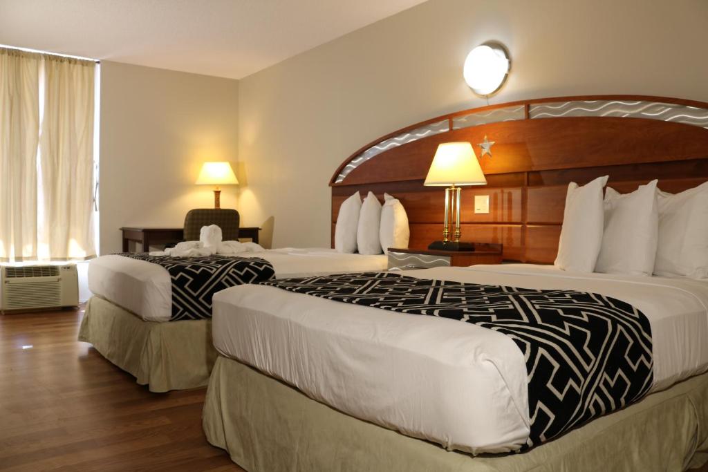 a hotel room with two beds in a room at Magic Key - Near Disney in Kissimmee