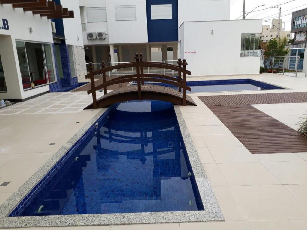  APTO fino área nobre dos Ingleses. 500m da praia!