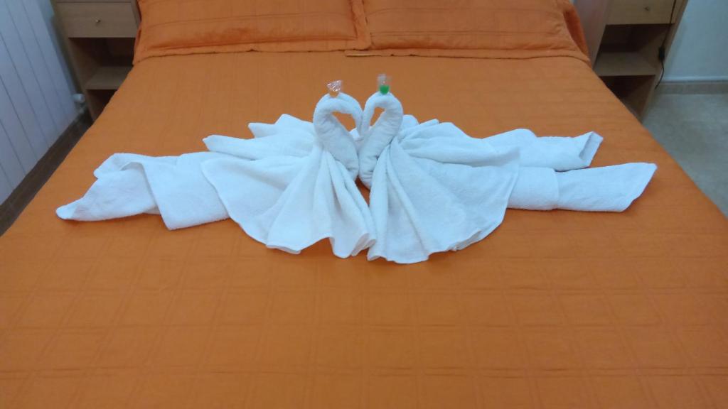 Postel nebo postele na pokoji v ubytování Hostal Huespedes Toledo