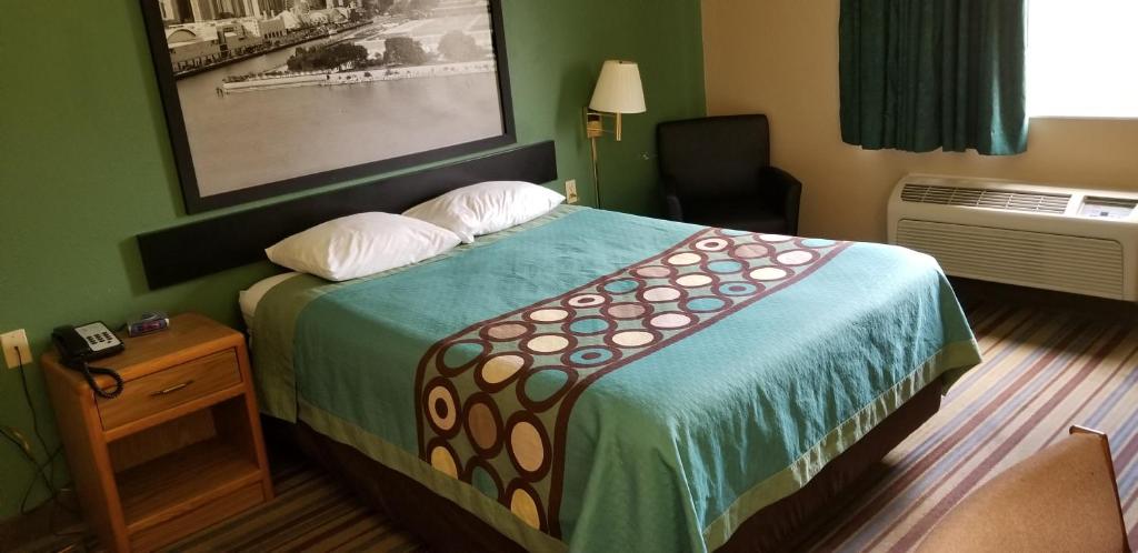 Super 8 by Wyndham Pontoon Beach IL/St. Louis MO Area - 大号床间 - 带无障碍设施 - 禁烟