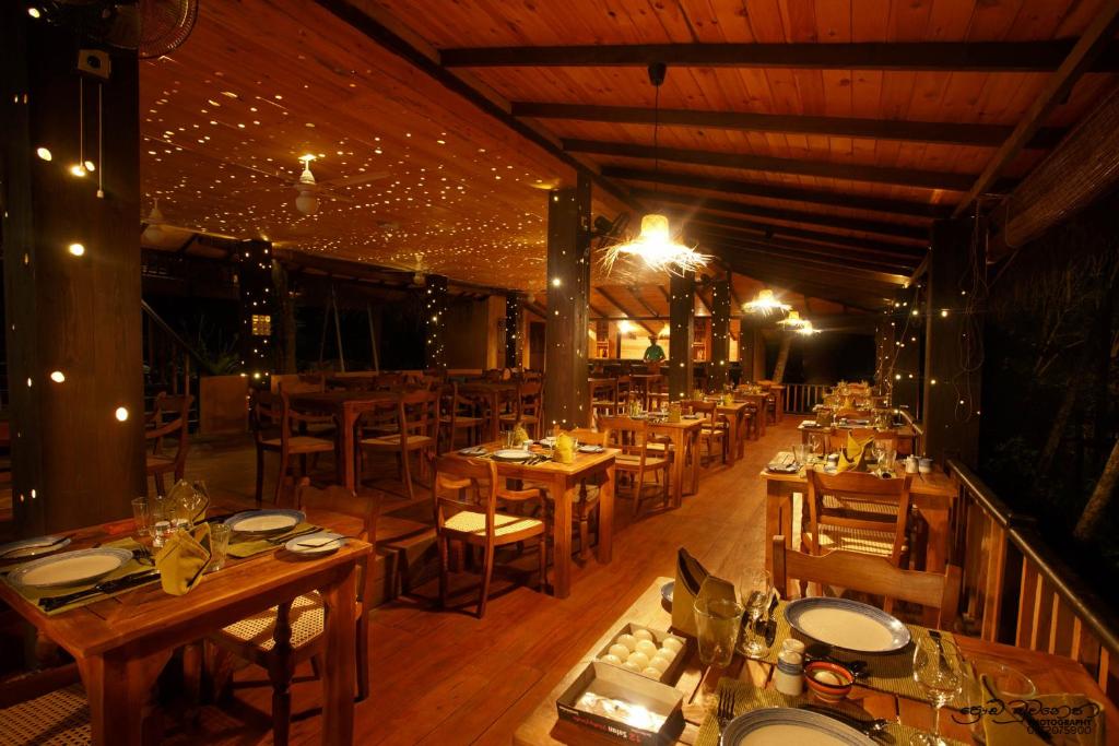 Restaurace v ubytování Jungle Village Unawatuna