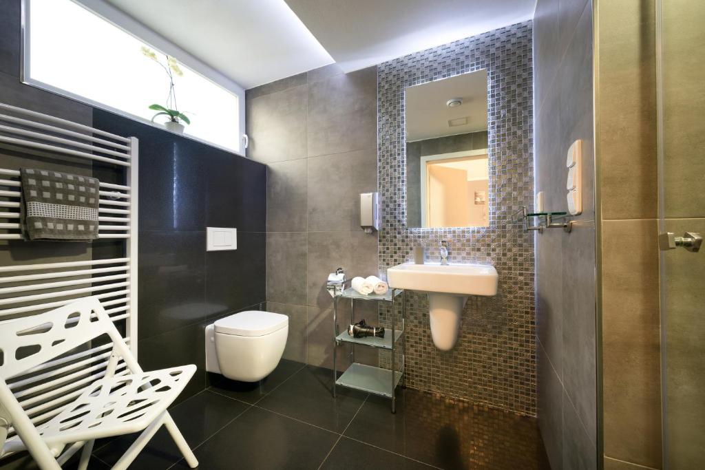 Koupelna v ubytování B2B Apartments