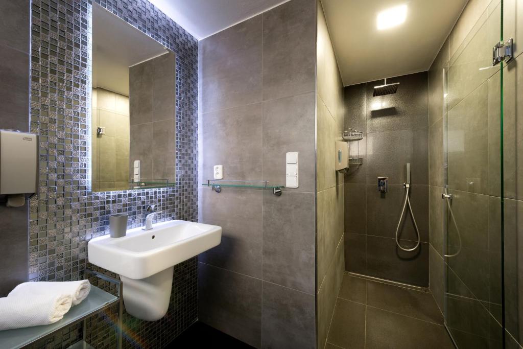Koupelna v ubytování B2B Apartments
