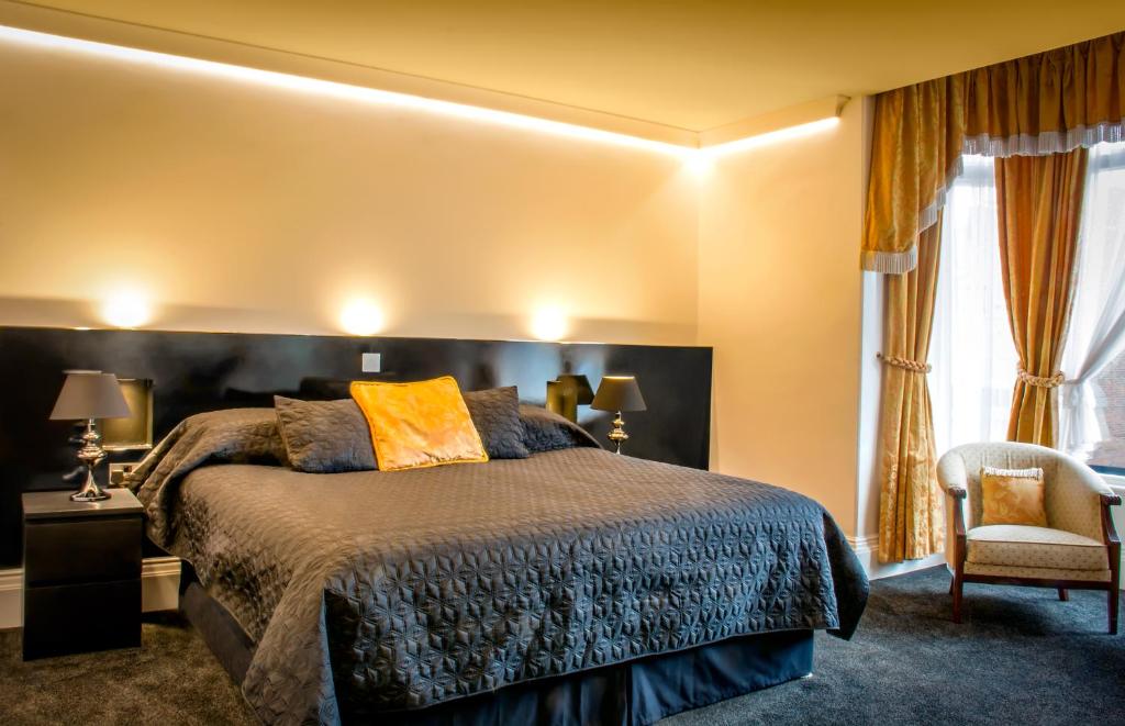 Revelstoke Hotel photo