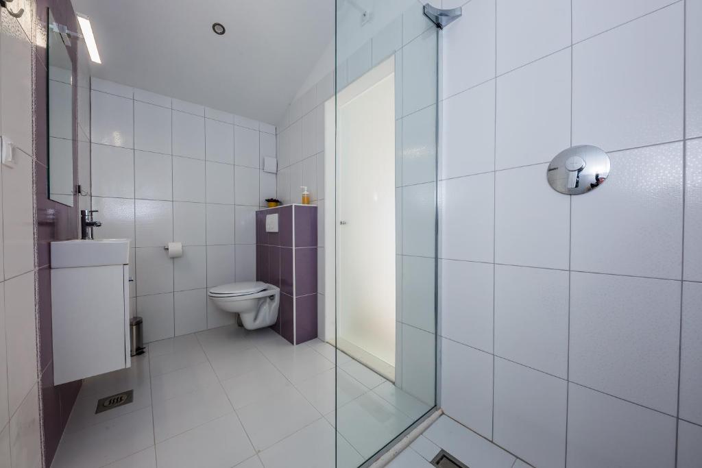 Kúpeľňa v ubytovaní Villa Toni with 5 bedrooms and heated pool