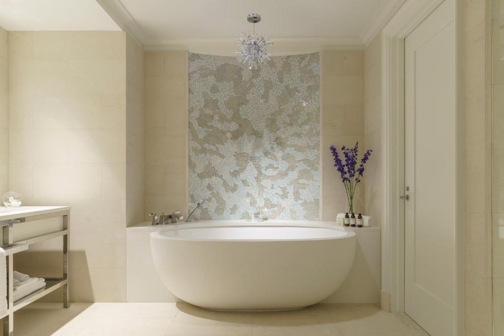 Ein Badezimmer in der Unterkunft Four Seasons Resort Orlando at Walt Disney World Resort