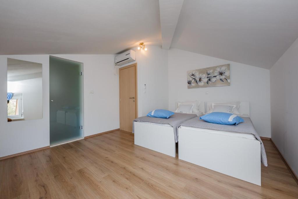 Posteľ alebo postele v izbe v ubytovaní Villa Toni with 5 bedrooms and heated pool