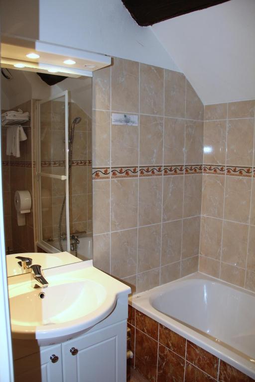 Logis Des Trois Maures - Double Or Twin Room
