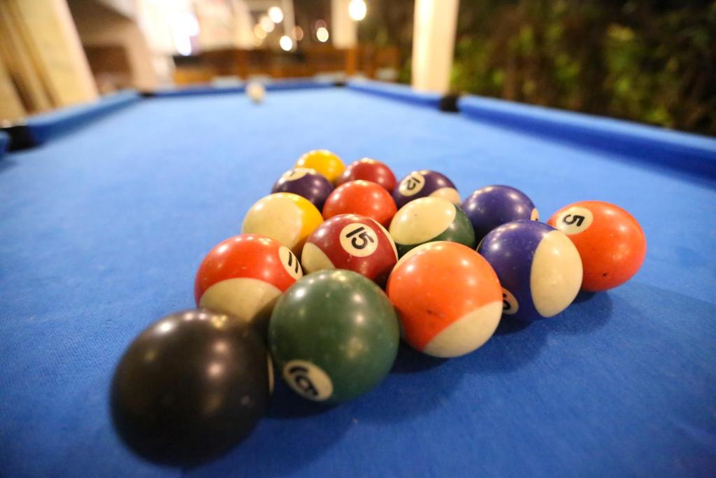 Biliár nebo kulečník v ubytování Aquarius Beach Hotel