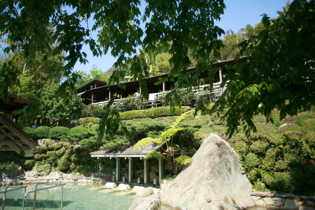 a house on top of a hill with a swimming pool at King&#39;s Resort &amp; Spa in Tai&#39;an