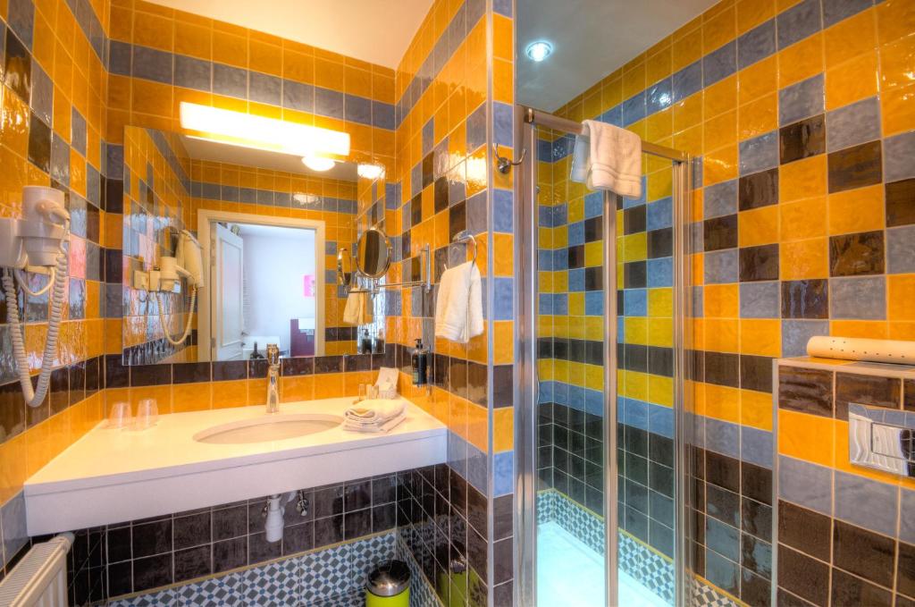 Koupelna v ubytování Hotel La Roseraie