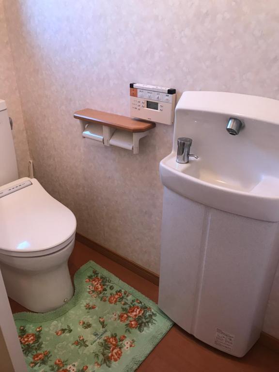 Koupelna v ubytování Minpaku Momotaro Bekkan