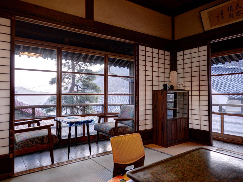 Posezení v ubytování Masuya Ryokan