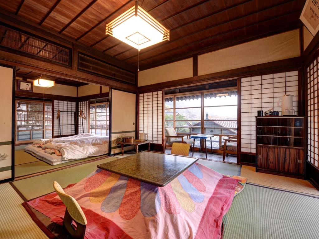 Postel nebo postele na pokoji v ubytování Masuya Ryokan