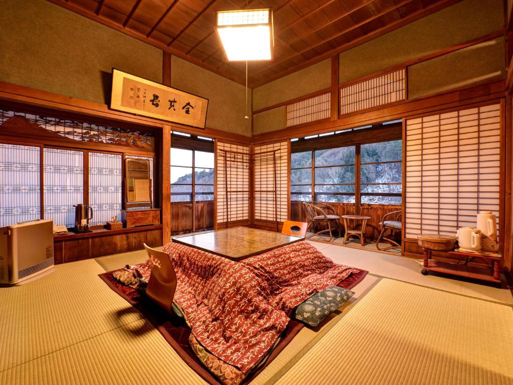 Posezení v ubytování Masuya Ryokan