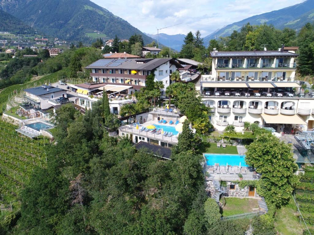 Nespecifikovaný výhled na hory nebo výhled na hory při pohledu z hotelu