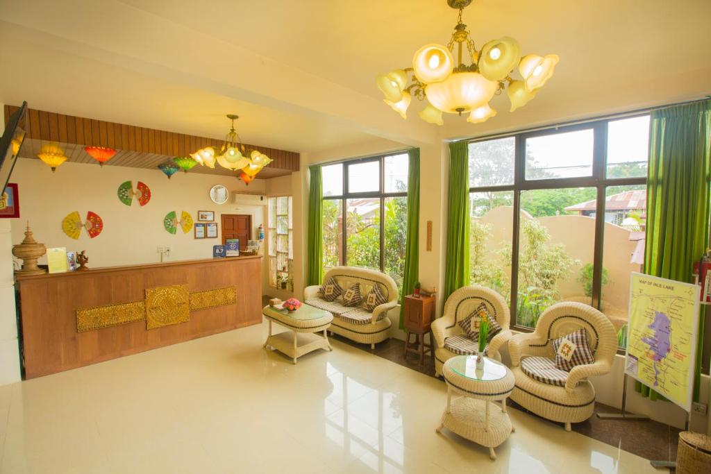 Posezení v ubytování Inle Apex Hotel