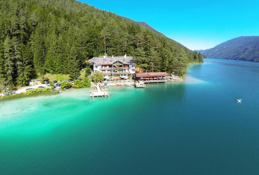 an aerial view of a house in the middle of a lake at Der Ronacherfels in Weissensee