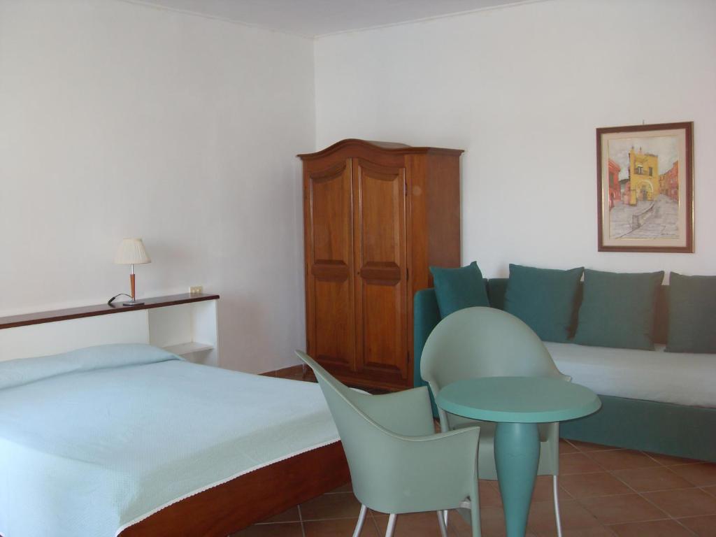 Postel nebo postele na pokoji v ubytování Hotel La Corricella