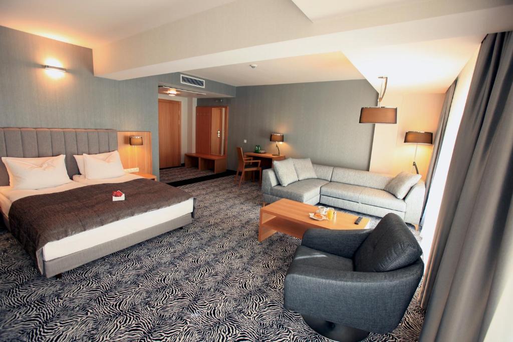 Hotel & Medi-Spa Biały Kamień - Family Room With Mountain View