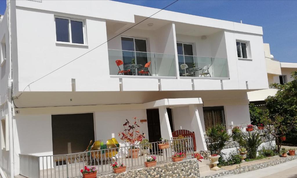 Gallery image of Chicos Studios in Ayia Napa