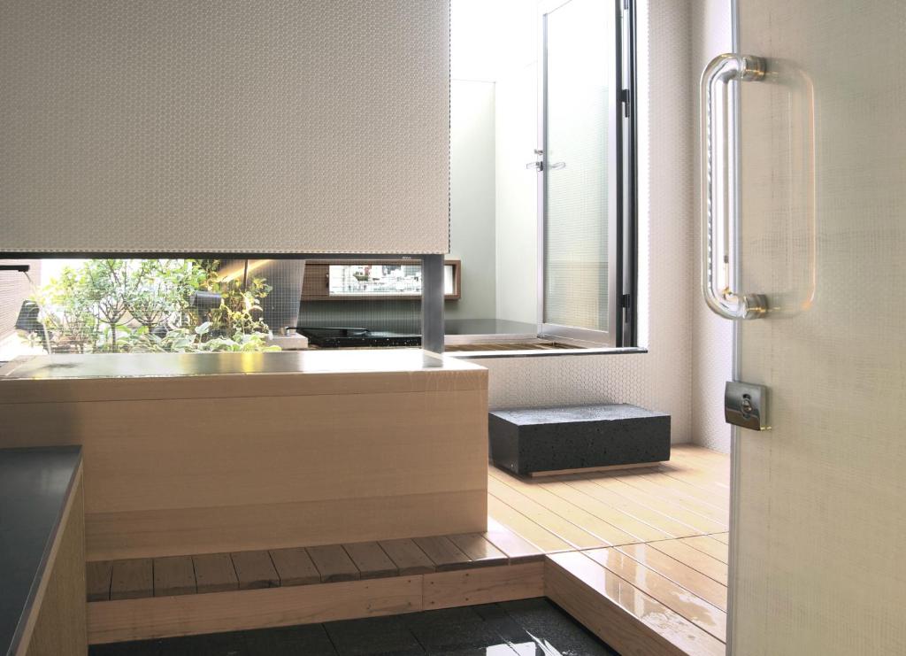 TV a/nebo společenská místnost v ubytování hotel kanra kyoto