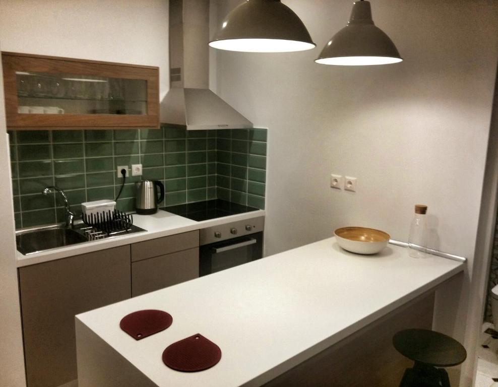 Kuchnia lub aneks kuchenny w obiekcie Central new Kolonaki apartment