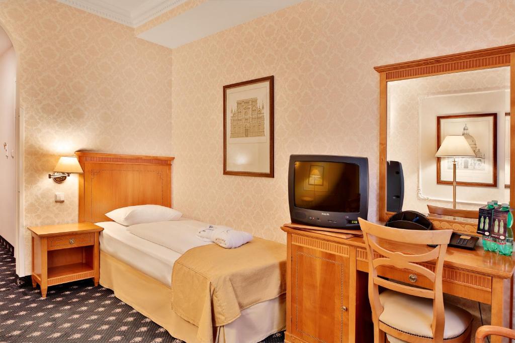 Televízia a/alebo spoločenská miestnosť v ubytovaní Belvedere Wellness Hotel