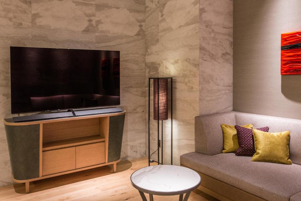 Uma TV ou centro de entretenimento em Hotel Musse Ginza Meitetsu