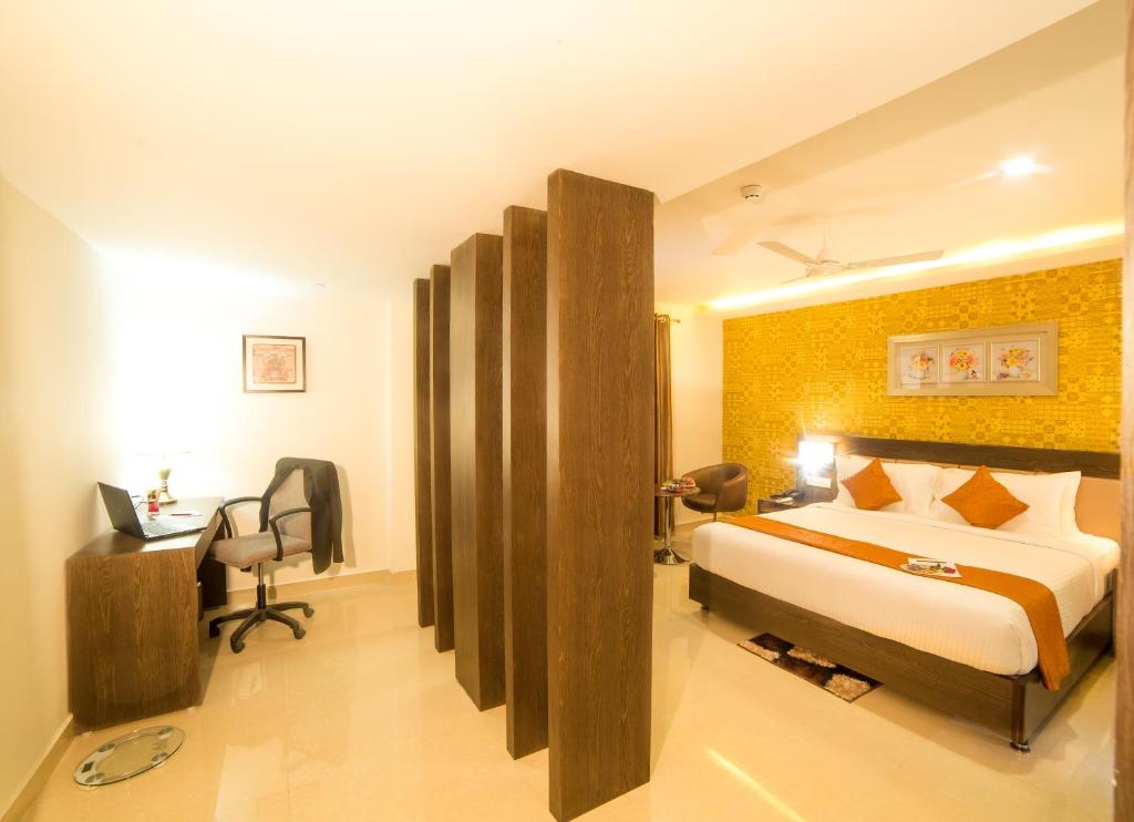 Postel nebo postele na pokoji v ubytování Hotel Indraprasttha