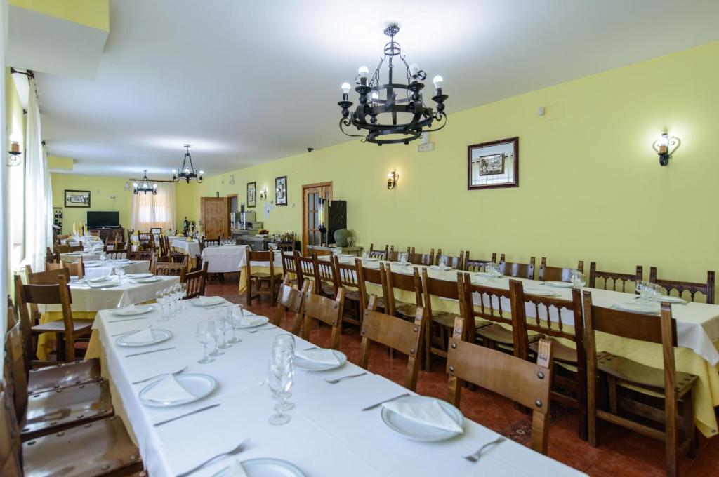 Reštaurácia alebo iné gastronomické zariadenie v ubytovaní Hostal Camino Real