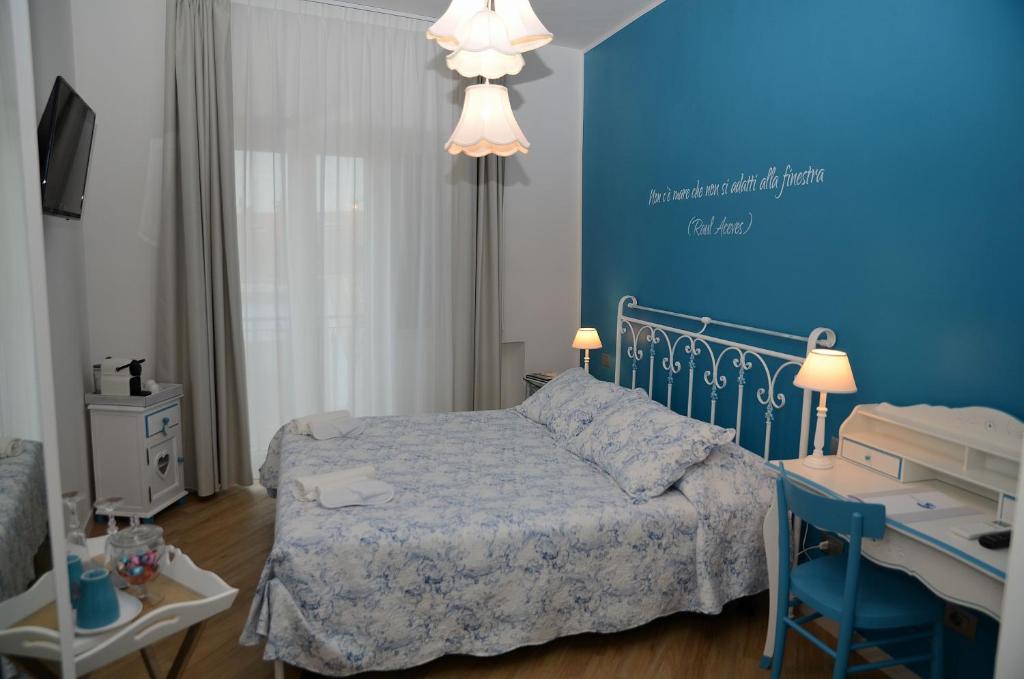 Postel nebo postele na pokoji v ubytování L'Orizzonte Relais Sirolo