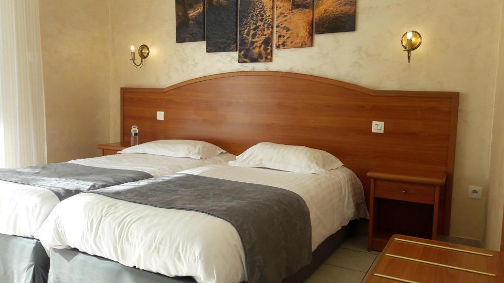 Logis - Hostellerie Le Chatel Nangis - Twin Room Met Uitzicht Op De Tuin