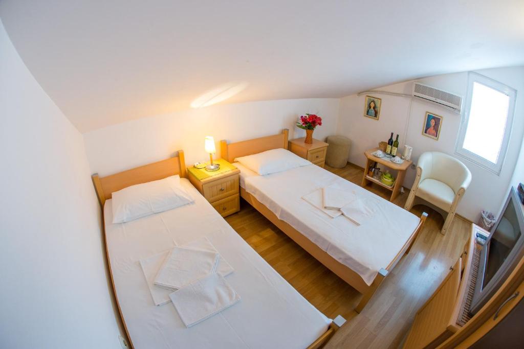 Apartments Luka - Quarto Twin Com Casa De Banho Privativa Externa