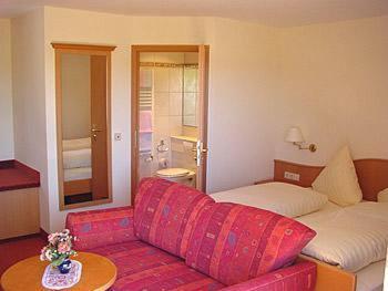 Postel nebo postele na pokoji v ubytování Hotel Gasthof Straub