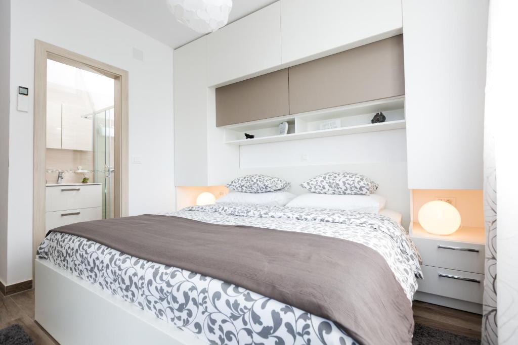 Posteľ alebo postele v izbe v ubytovaní Villa Pergola-Apartment Toni