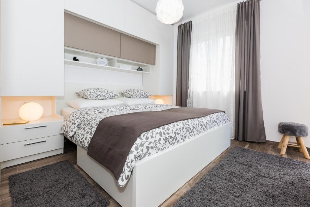 Posteľ alebo postele v izbe v ubytovaní Villa Pergola-Apartment Toni