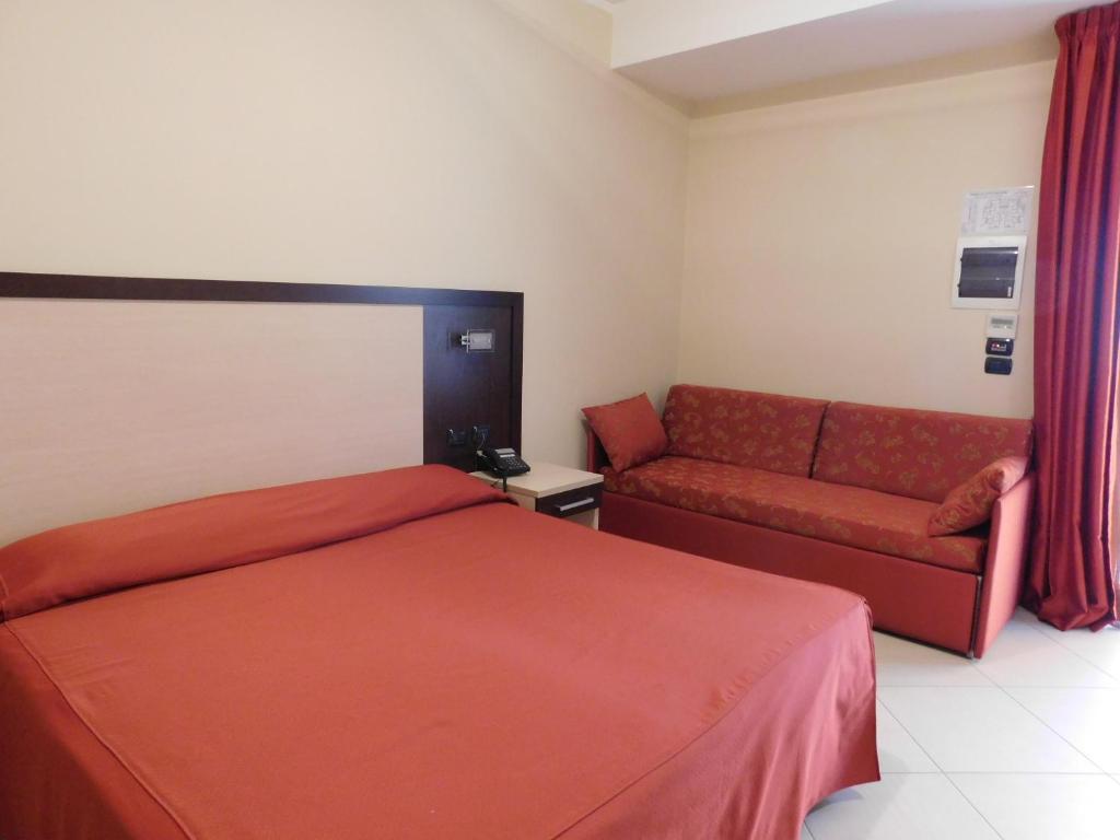 Postel nebo postele na pokoji v ubytování Hotel Risberg