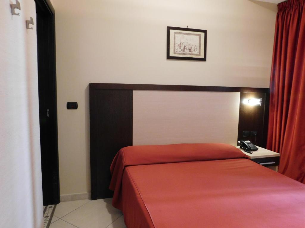 Postel nebo postele na pokoji v ubytování Hotel Risberg