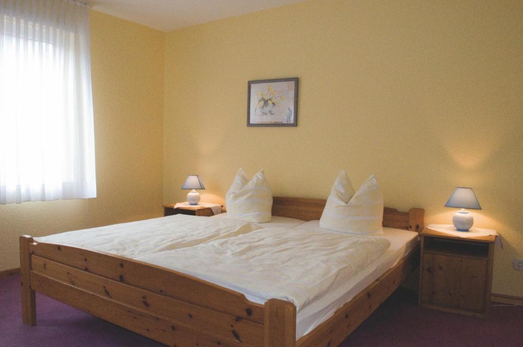 Postel nebo postele na pokoji v ubytování Hotel Cafe Bothe