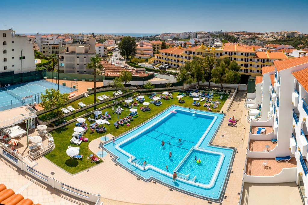 an overhead view of a swimming pool at a resort at Tropical Sol in Albufeira