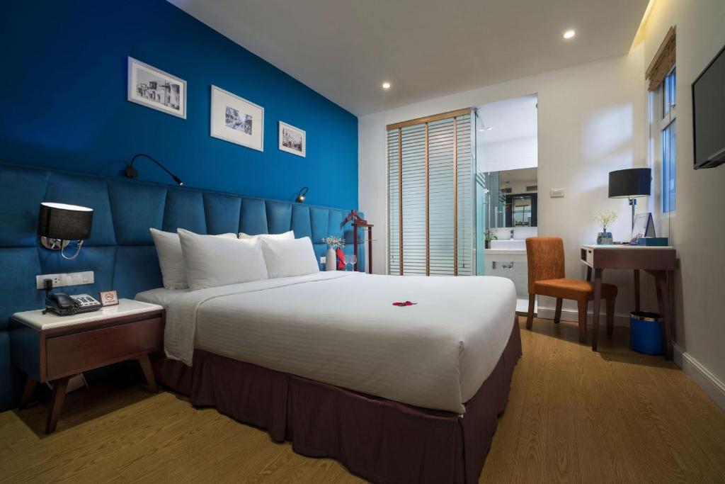 Postel nebo postele na pokoji v ubytování Hanoi Brilliant Hotel & Spa