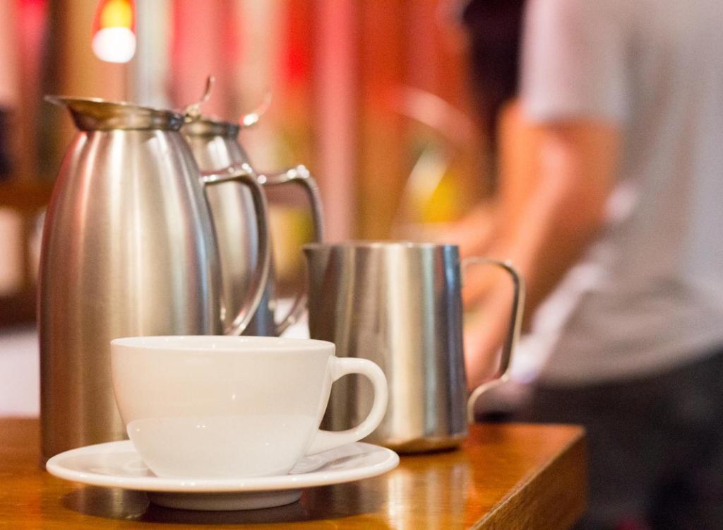 Comodidades para chá e café em Novelty Suites Hotel