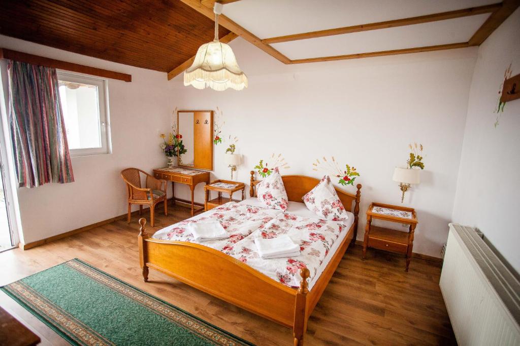 Postel nebo postele na pokoji v ubytování Casa Cerbului1