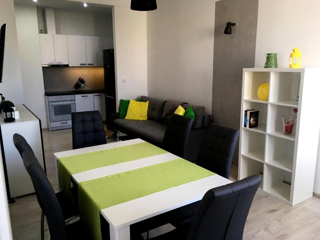 Dining area sa apartment