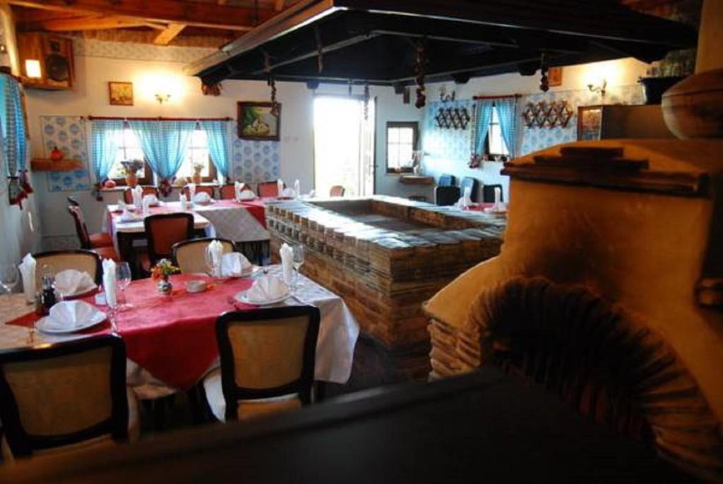 Restaurace v ubytování Jelen salaš