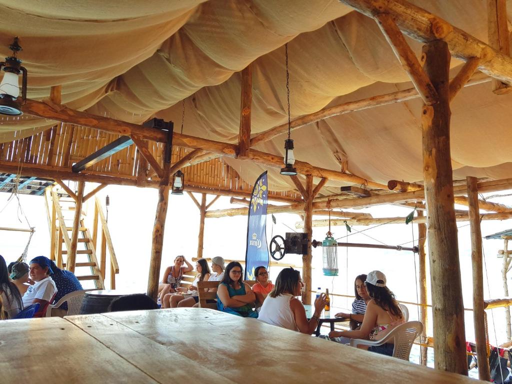 Captain Morgan Hostel Lake Coatepeque photo