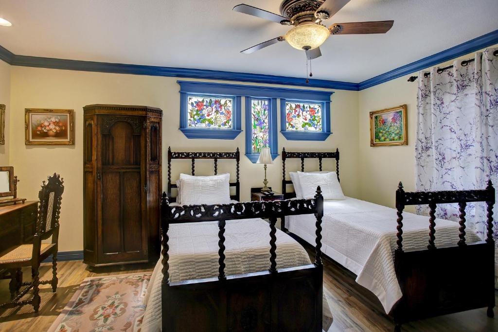 Sara's Inn on the Boulevard - King Suite