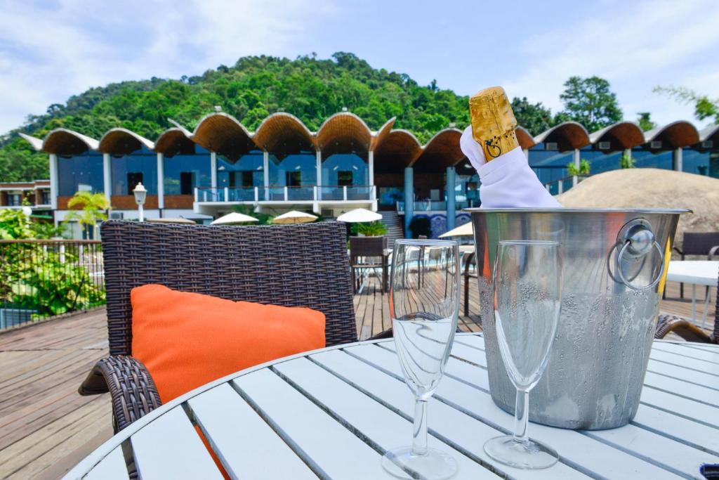 Nápoje v ubytování Portogalo Suite Hotel