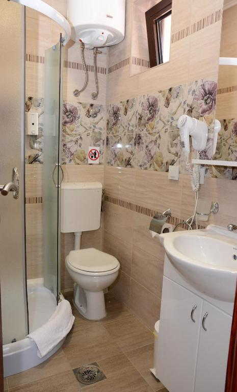 Koupelna v ubytování Garni Hotel Laguna Lux